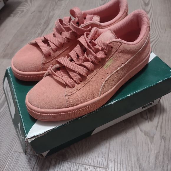 Puma.suede Jr size 4 - Picture 1 of 2